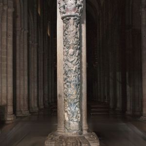 Parteluz del Pórtico de la Gloria: Trinidad y Árbol de Jesé