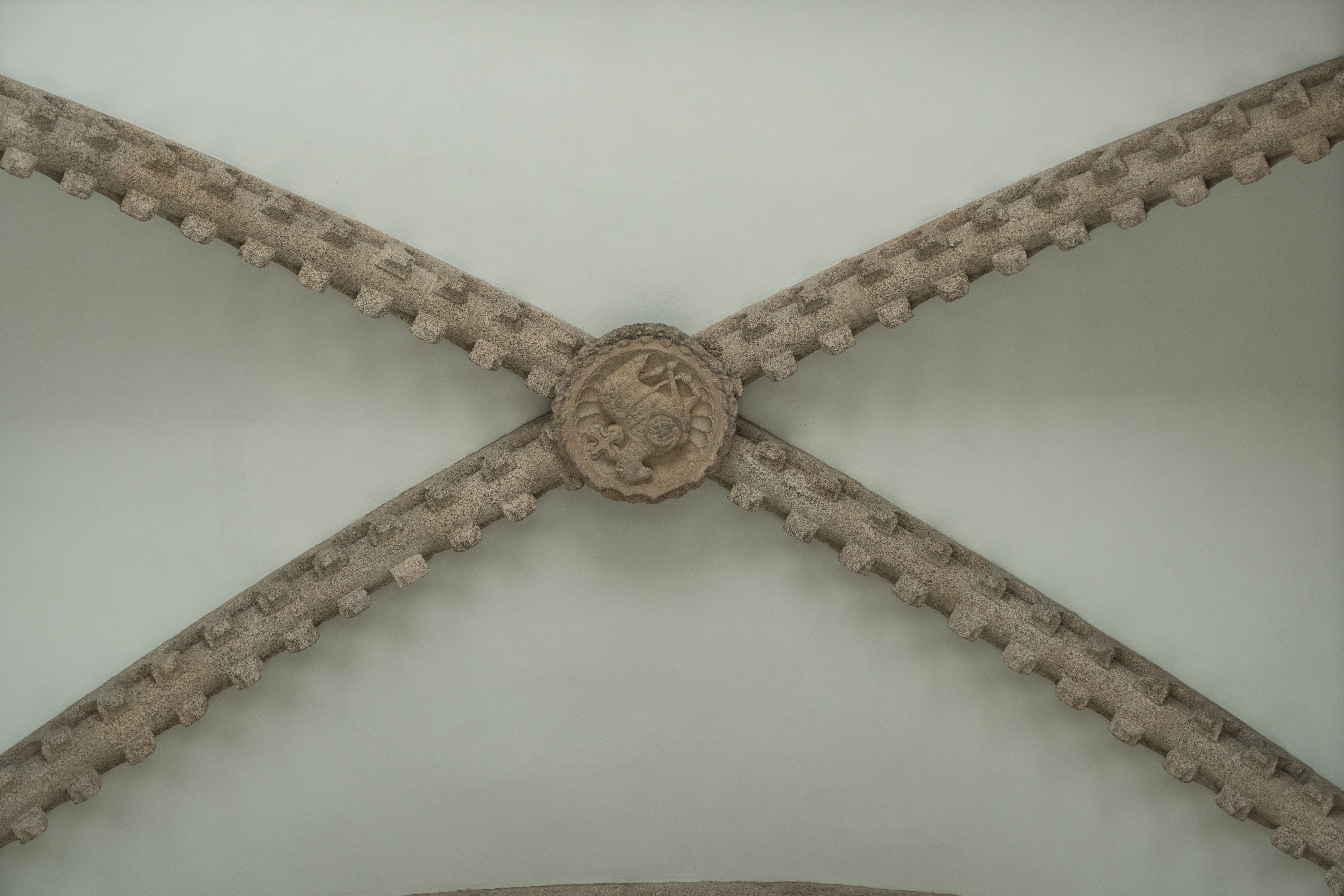 Clave de b&oacute;veda de la tribuna del P&oacute;rtico de la Gloria con el Cordero M&iacute;stico, s&iacute;mbolo de la Jerusal&eacute;n Celeste en la Catedral de Santiago.